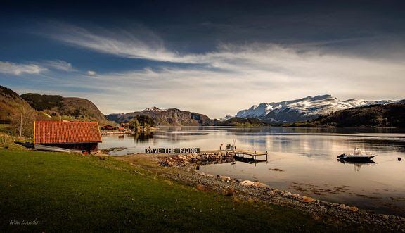 Nei til gruveavfall i Førdefjorden. Det blir markeringer under gruveselskapets åpning på torsdag.
 Foto: Wim Lassche