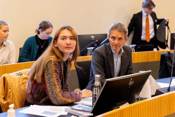 Natur og Ungdom-leder Sigrid Hoddevil Losnegård og Truls Gulowsen, leder i Naturvernforbundet, er optimistiske etter lagmannsrettens behandling av Fjordsøksmålet.
 Foto: Foto: Lovise Tokle Rannekleiv
